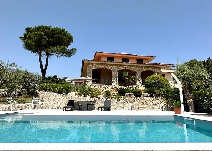 Rina Tatil Evi Avola